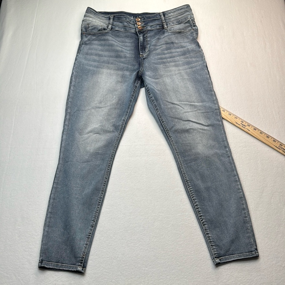 Vanilla Star High Rise Skinny Denim Jeans Size 19 light wash distressed stretchy